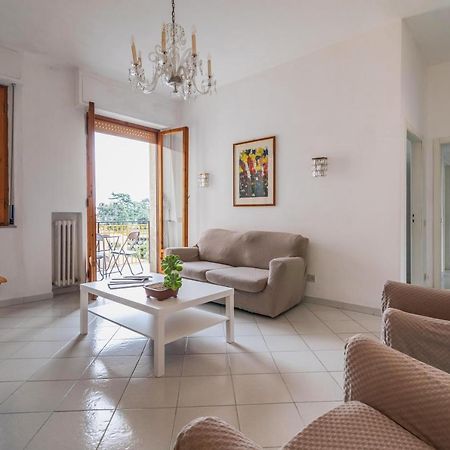 Apartamento Comfy Flat Steps Away From Siena Station! Exterior foto