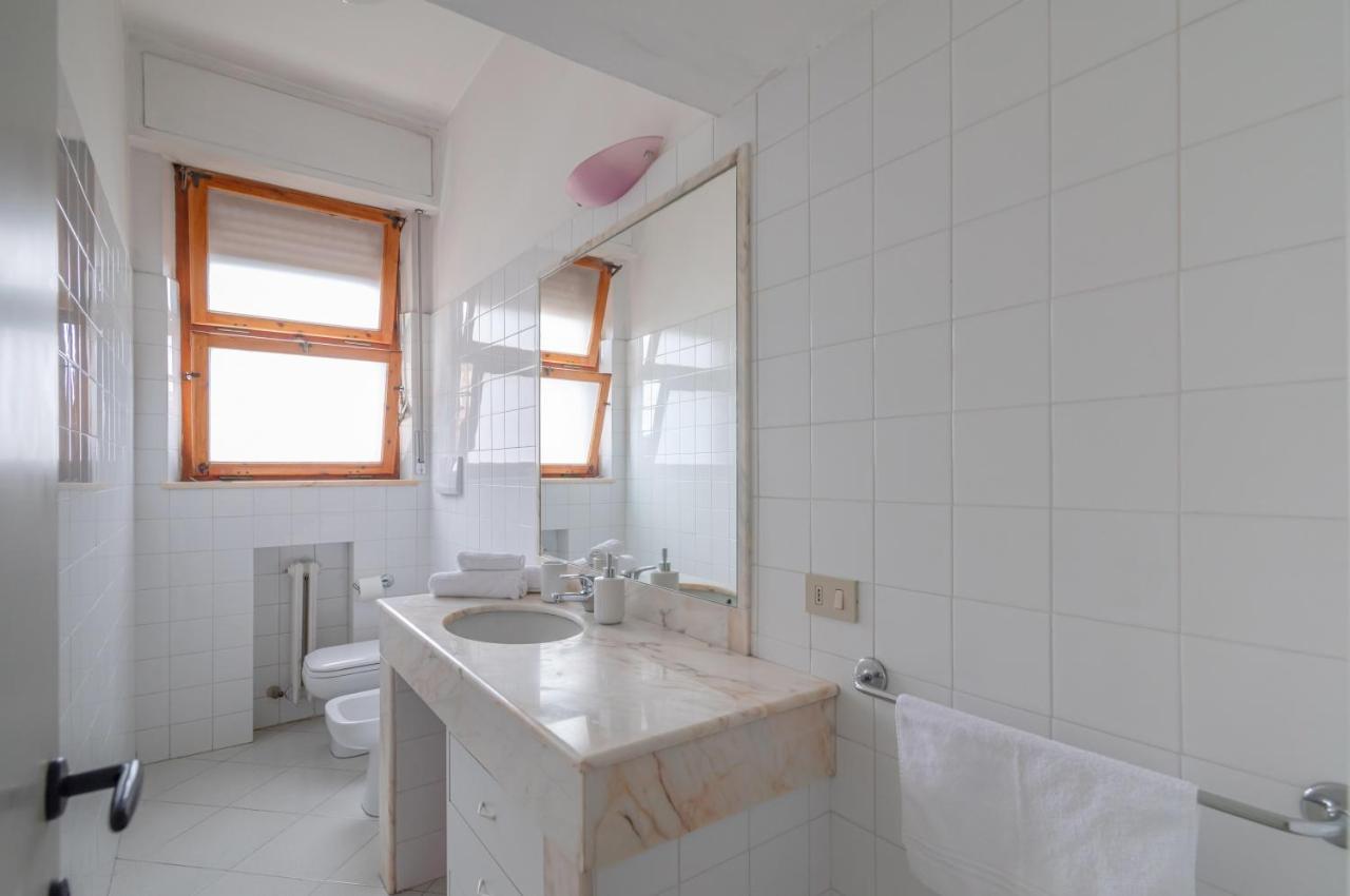 Apartamento Comfy Flat Steps Away From Siena Station! Exterior foto