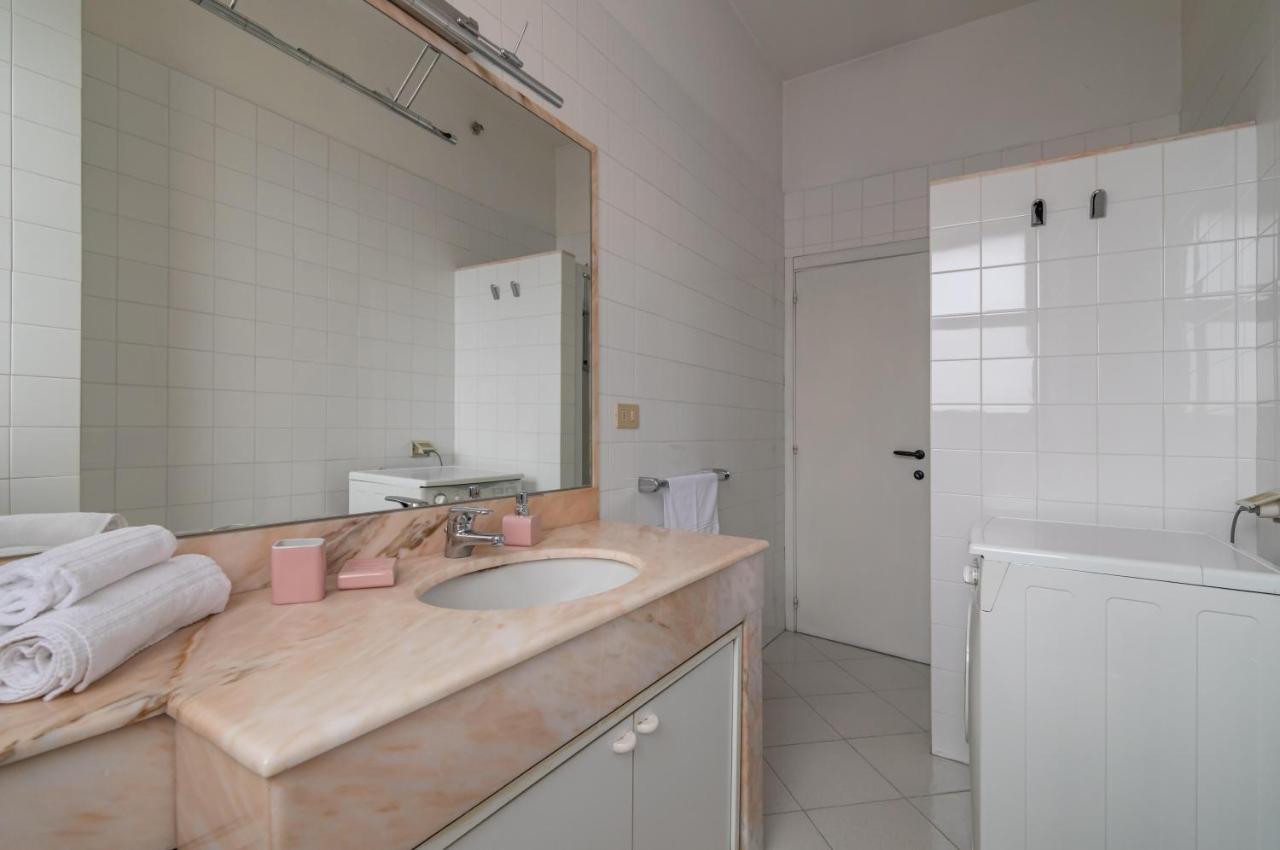 Apartamento Comfy Flat Steps Away From Siena Station! Exterior foto