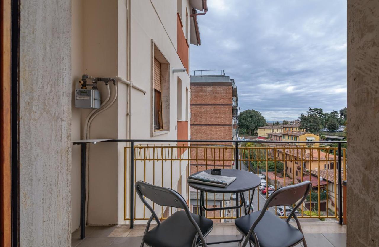 Apartamento Comfy Flat Steps Away From Siena Station! Exterior foto