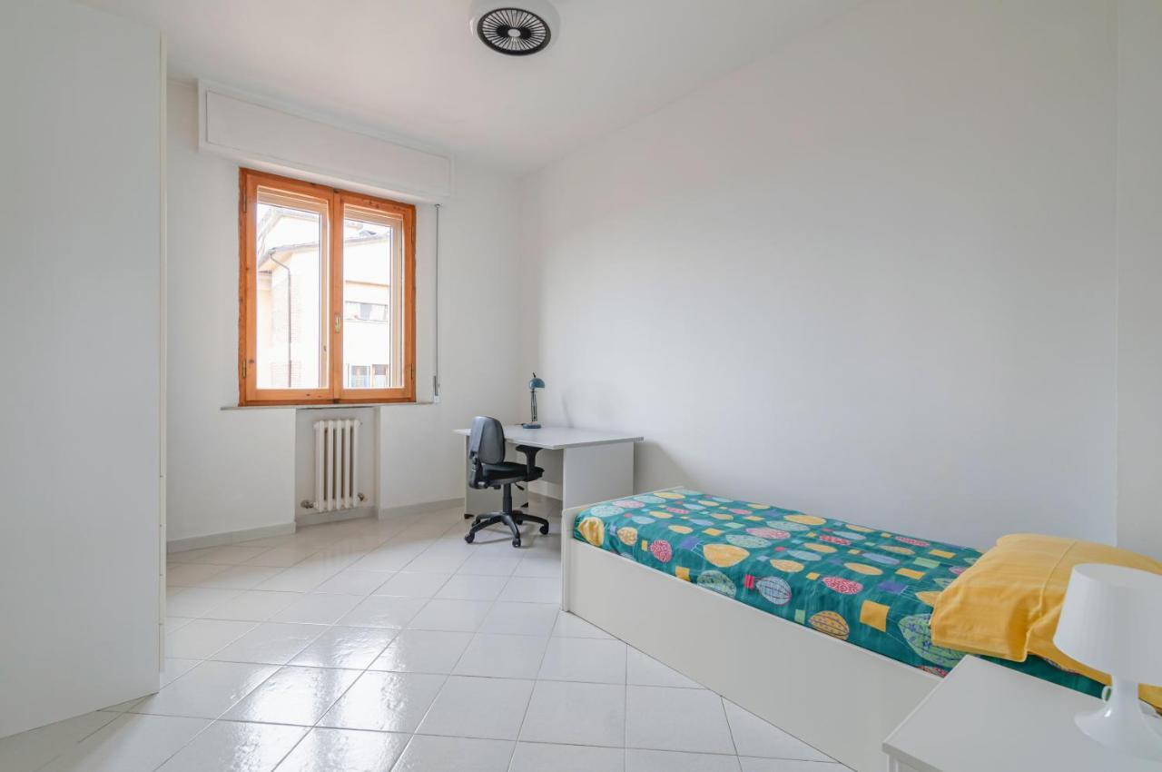 Apartamento Comfy Flat Steps Away From Siena Station! Exterior foto
