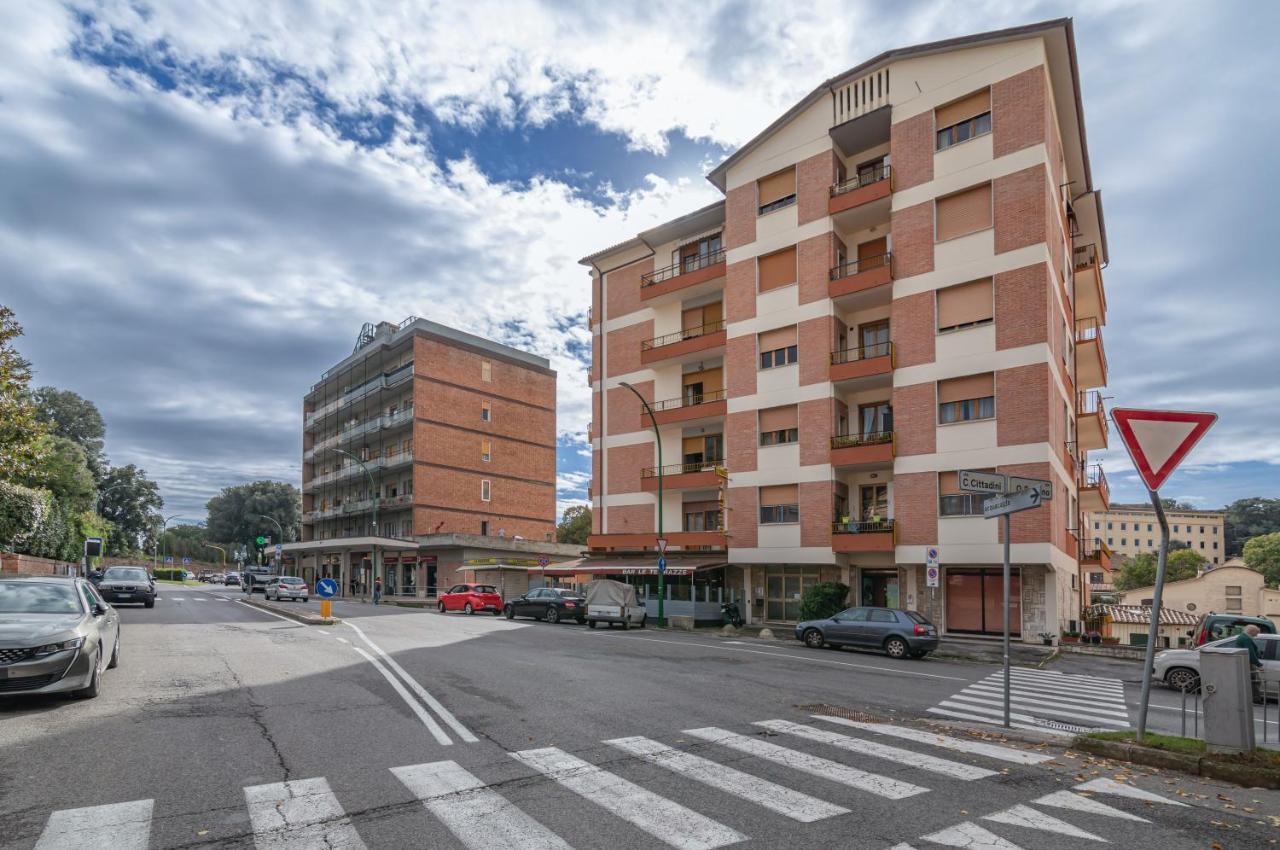 Apartamento Comfy Flat Steps Away From Siena Station! Exterior foto