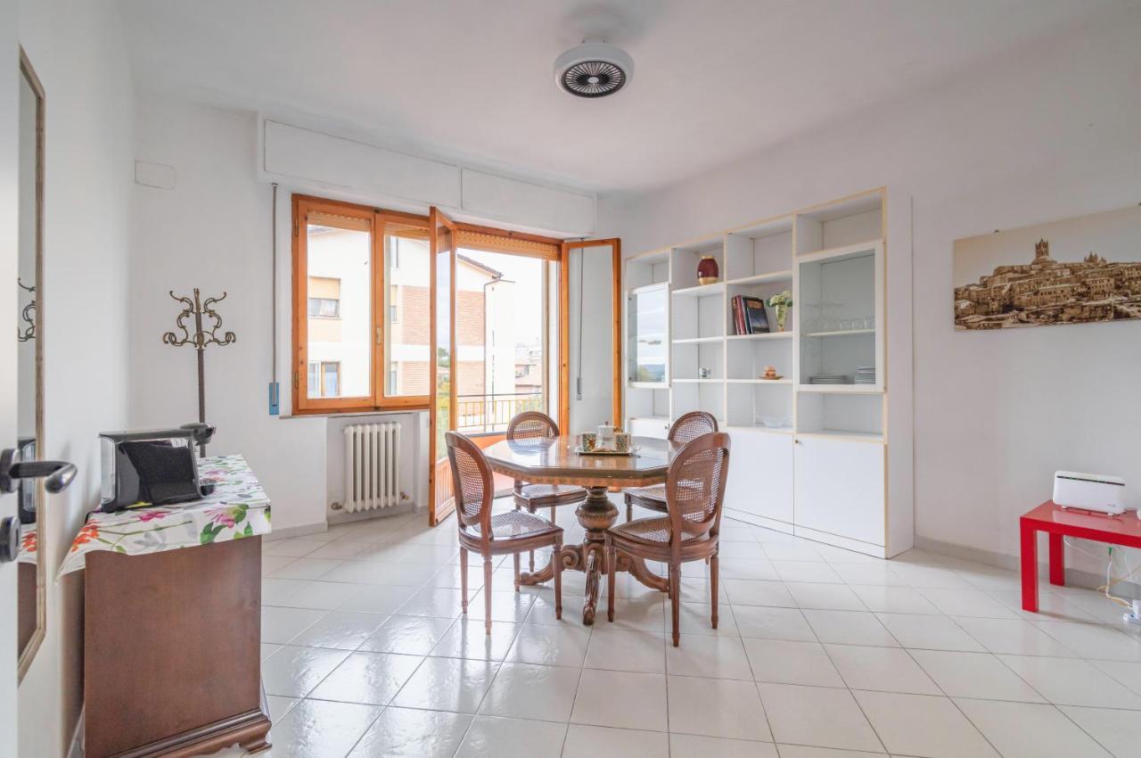 Apartamento Comfy Flat Steps Away From Siena Station! Exterior foto
